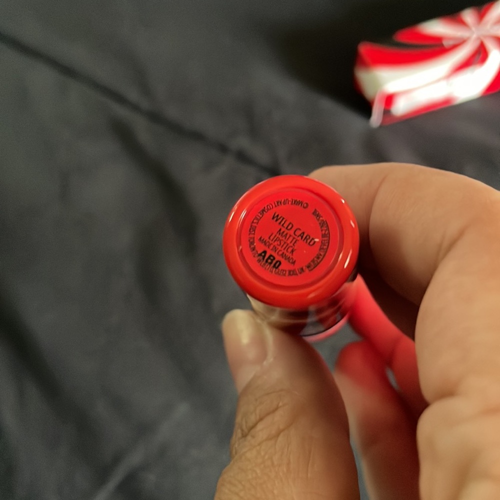Hypnotizing holiday matte lipstick - wild card - Picture 4 of 7